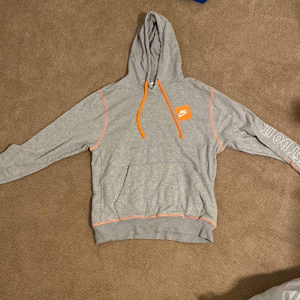 Men’s Nike hoodie size Medium